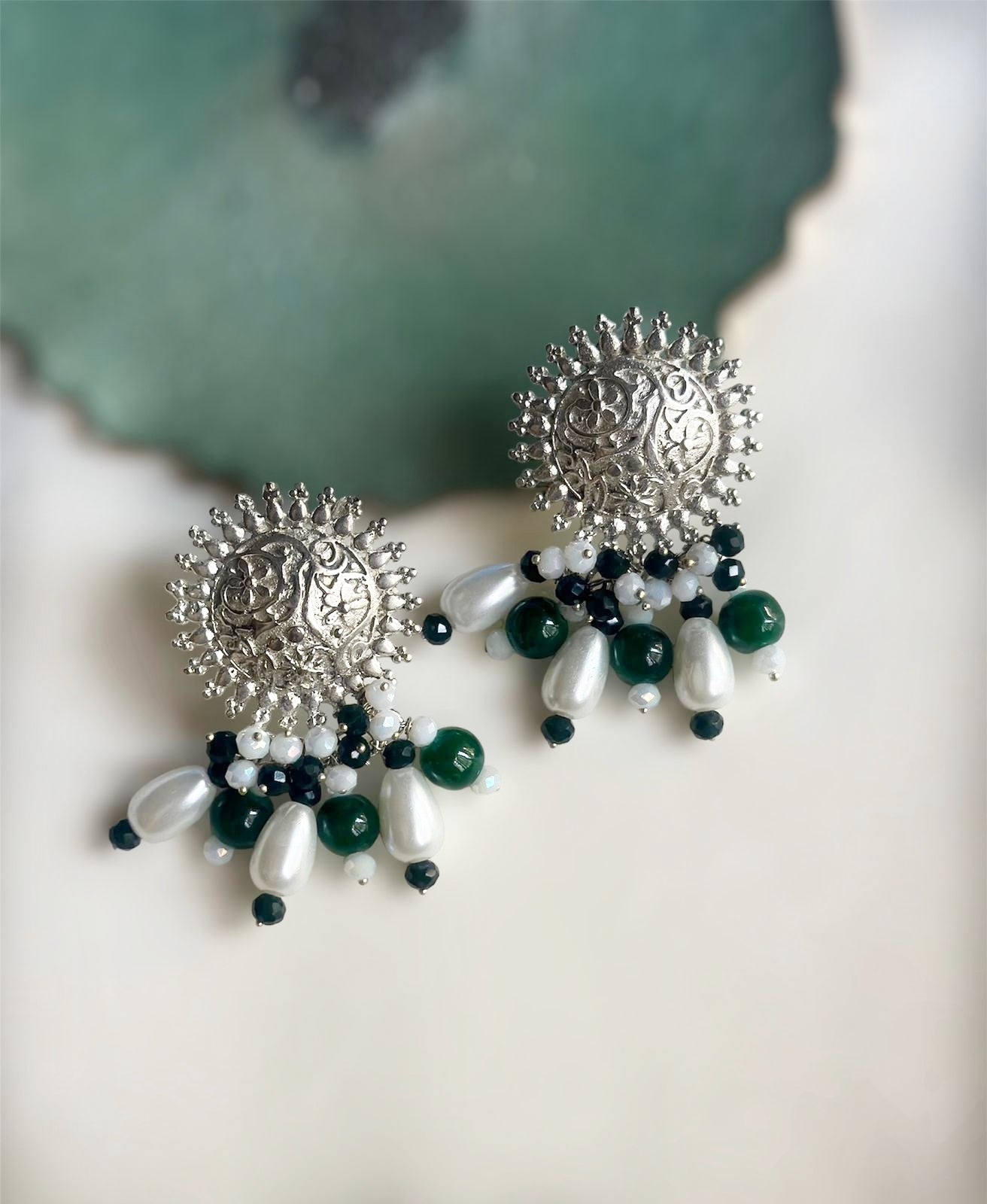 ER-24 Oxidized silver earrings with emerald and white pearl hanging