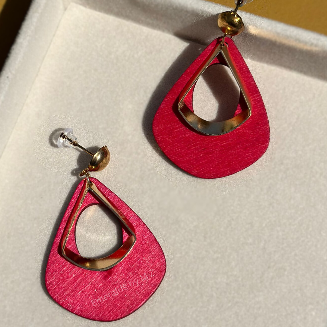 Intricate design dangling earrings (Red color)