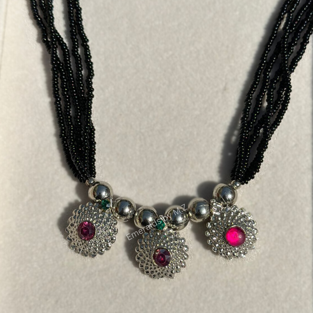 Kolhapuri three stone pendant choker with earrings.