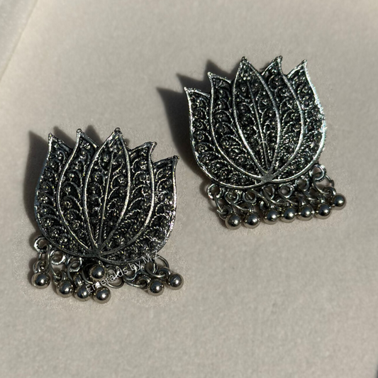 Lotus german silver earstuds.