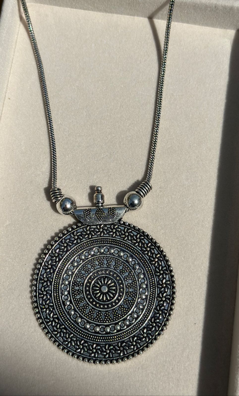 Pendant necklace.