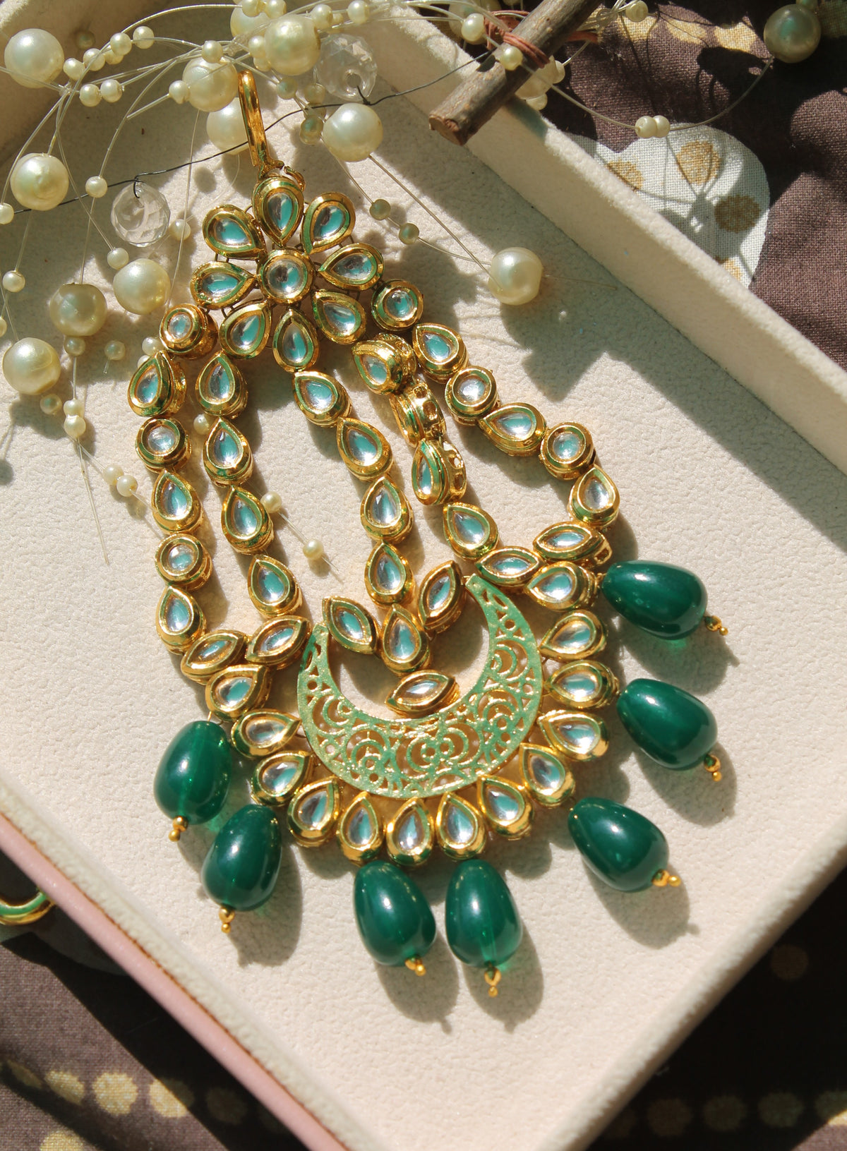 Dual sided wearable kundan teeka