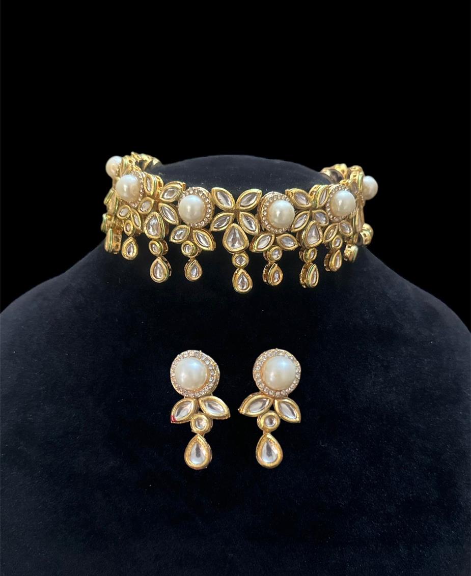 Jaipuri Kundan Set With Back sided Meenakari