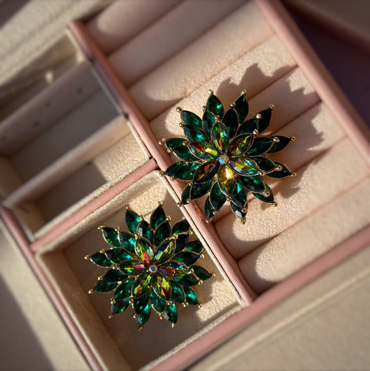 Emerald green stud earrings CC-19