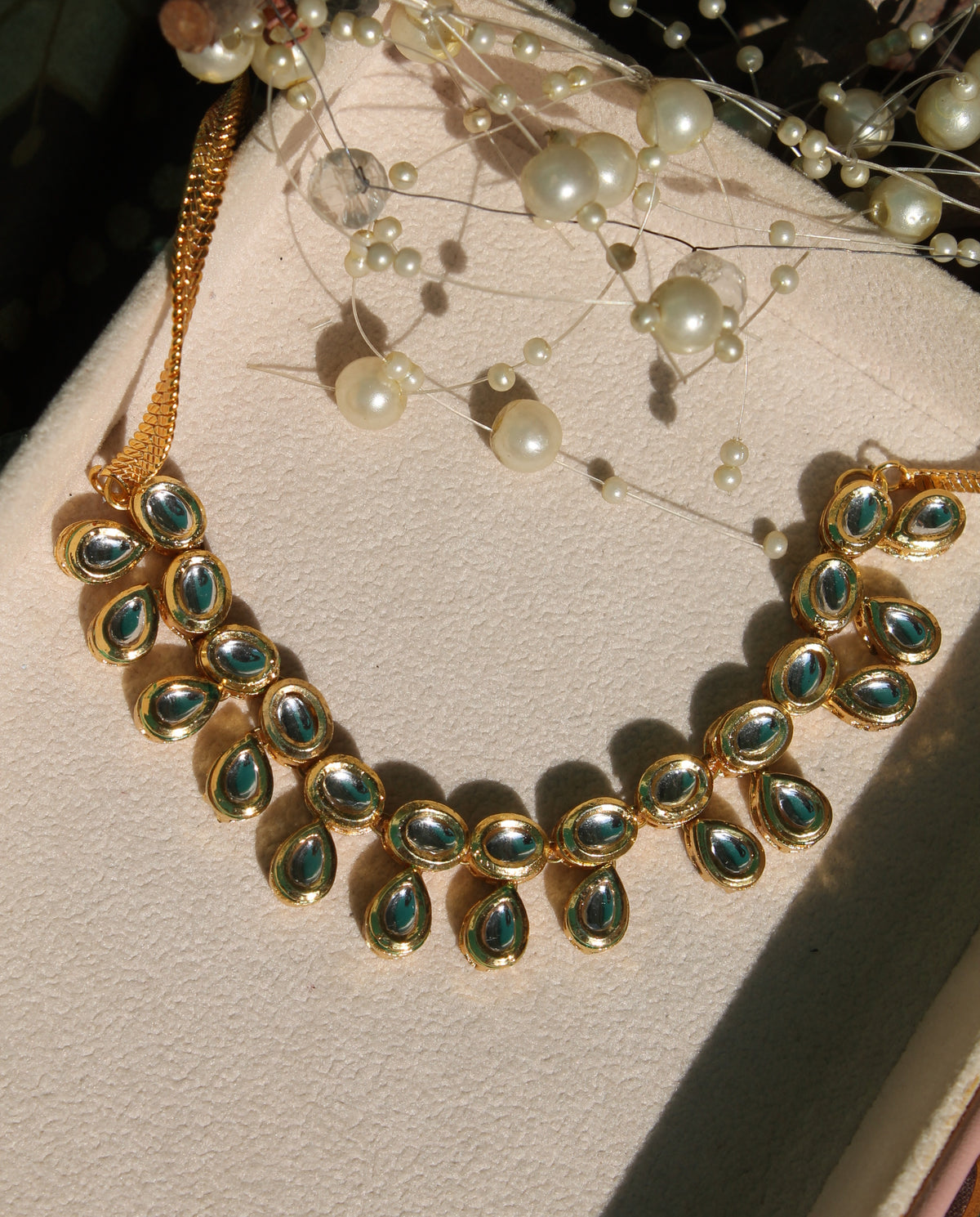 Dual sided wearable indian kundan necklace with backside meenakari