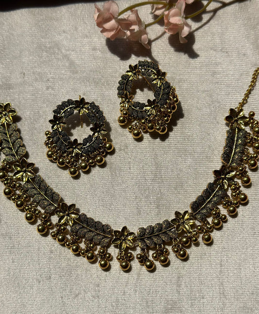 Antique gold polish flower choker set