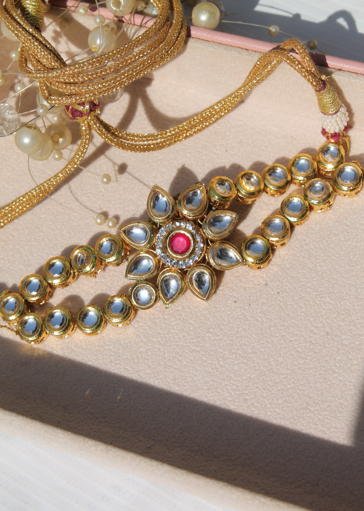 Dual sided wearable kundan choker