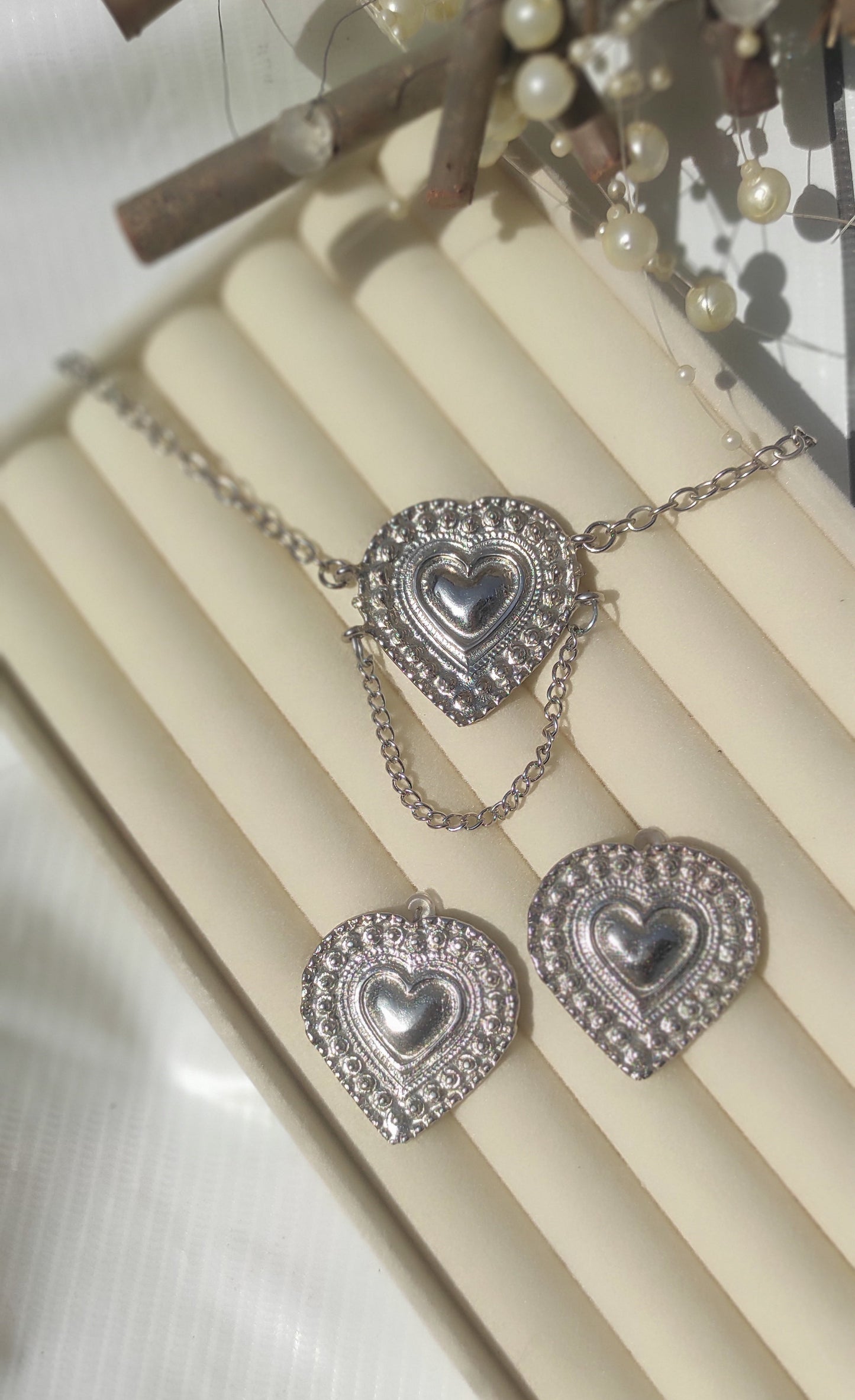 Silver pan choker set