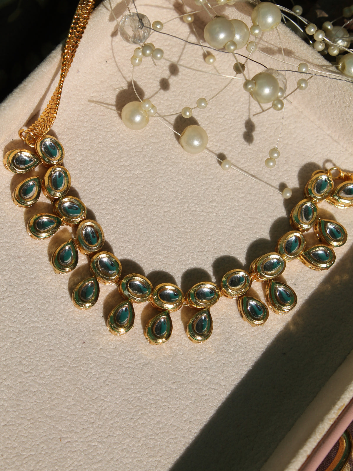 Dual sided wearable indian kundan necklace with backside meenakari