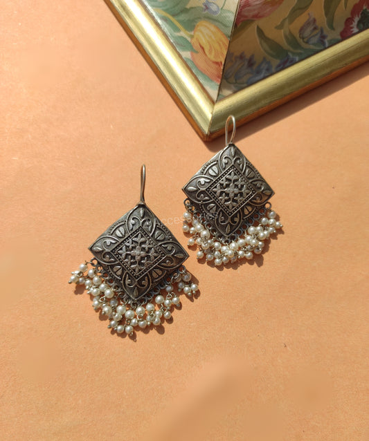 ER-19 oxidized filgree earrings with pearl hangings