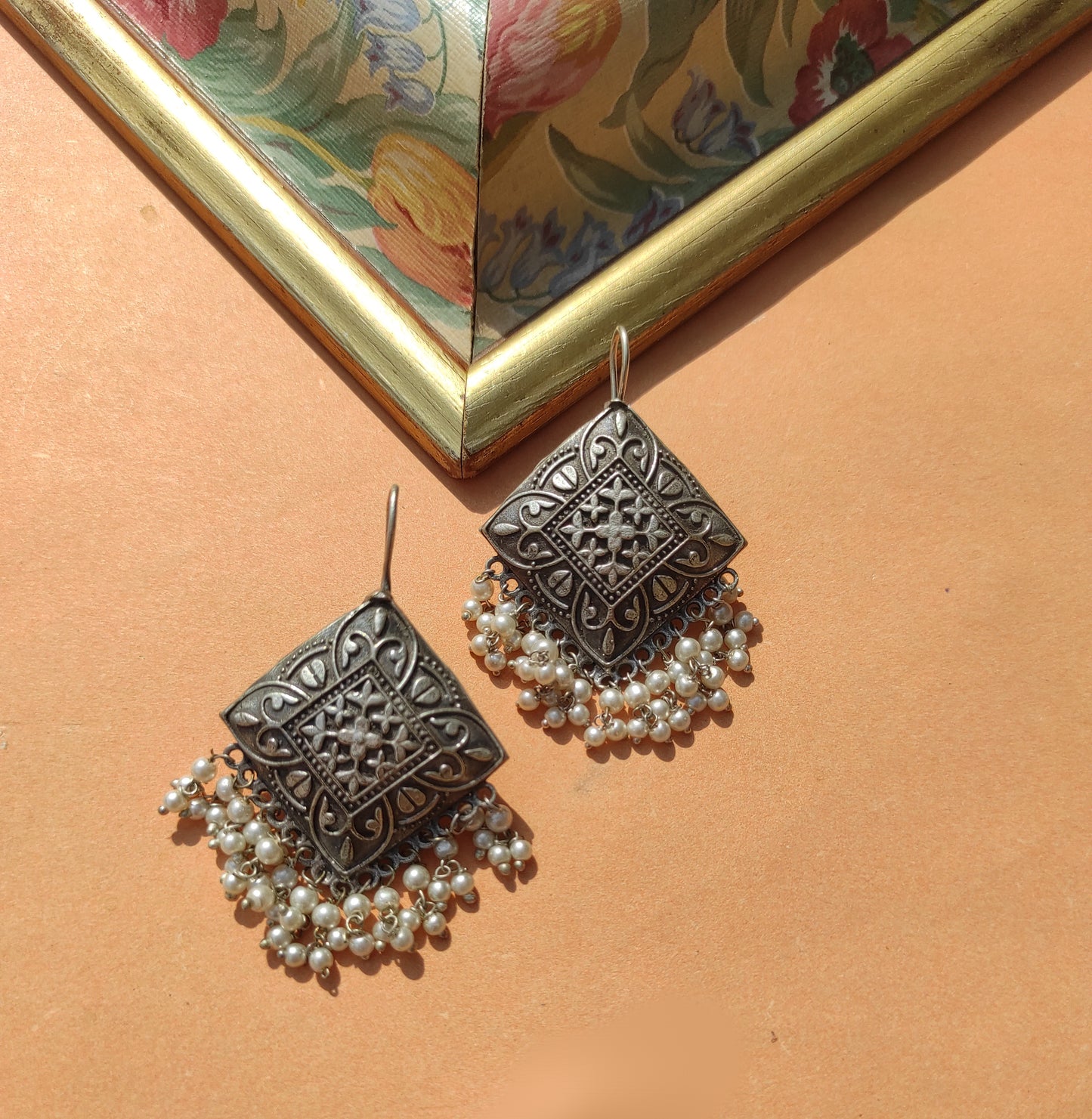 ER-19 oxidized filgree earrings with pearl hangings