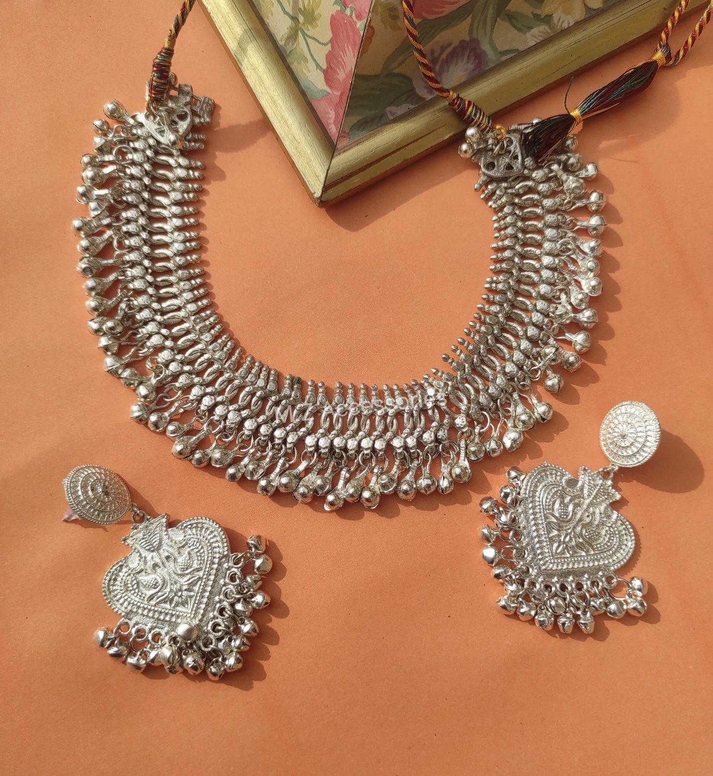 Silver laquer polish anklet necklace with panpatta earrings