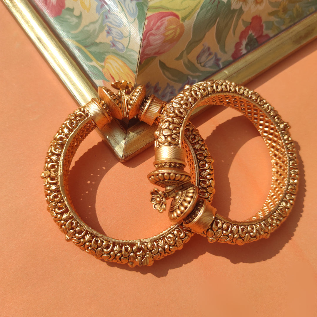 One caret rajwadi gold polish openable kara