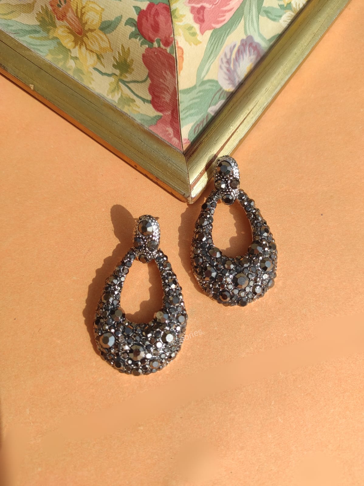 Modern dangling black stone earrings CC-3